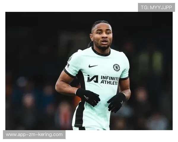 切尔西推进演练时恩昆库反复进行禁区前横移摆脱